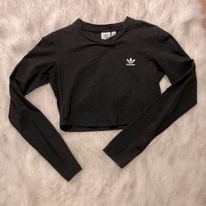 Black, cropped long sleeved tee. Fitted. Excellent condition.